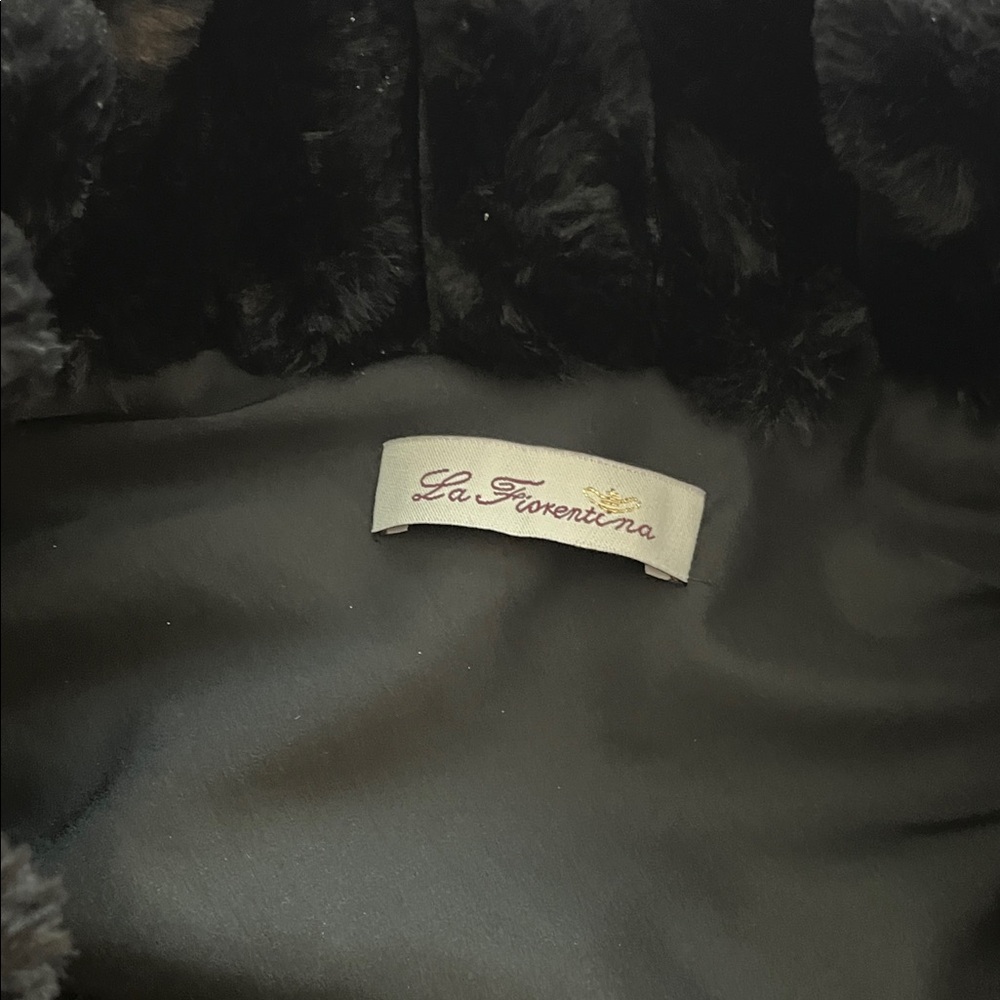 La Fiorentina Black Faux Fur Cape - Picture 4 of 7